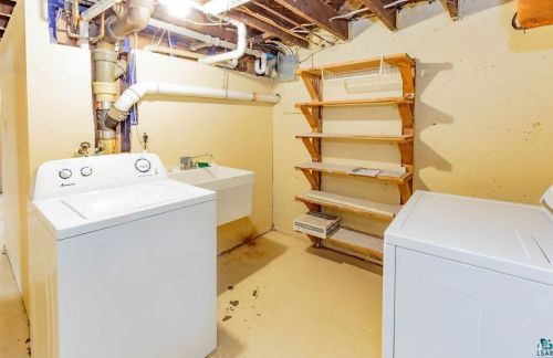 1815 Melrose Ave, Duluth MN 55803-2524 exterior