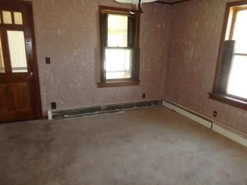 124 Dubois St, Springfield MA 01151-1921 exterior