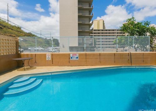 801 Ala Nioi Pl, Honolulu HI 96818-3056 exterior