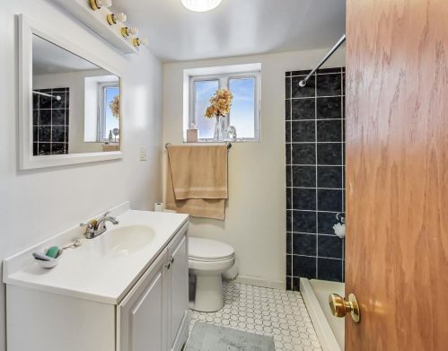 8336 Berwyn Ave, Chicago IL 60656-1430 exterior