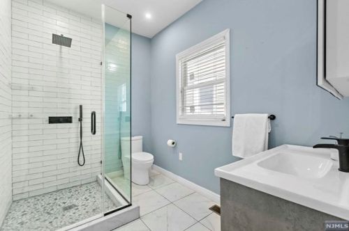 333 Undercliff Ave, Edgewater NJ  07020-1216 exterior