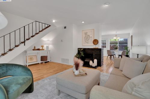 1584 Schenone Ct, Concord, CA 94521-5297