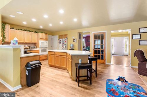 37 Louvain Dr, Hanover PA 17331-8696 exterior