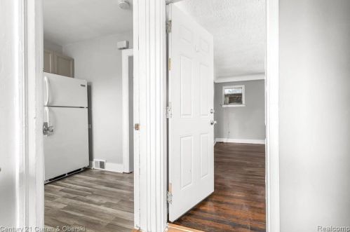 17213 Wood St, Melvindale MI 48122-2200 exterior