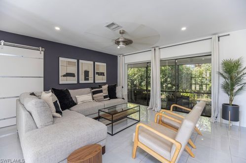 155 Old Tamiami Trl, Naples FL 34110-1170 exterior