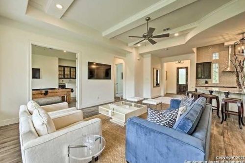 212 High Pt Cir, Spring Branch TX 78070-5065 exterior