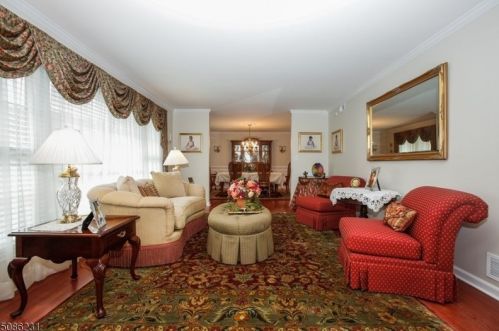 12 Ellsworth Dr, Warren NJ  07059-7127 exterior