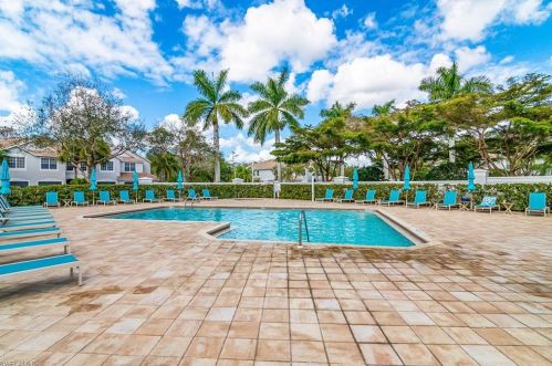 16019 Caldera Ln, Naples FL 34110-2830 exterior