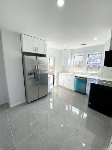 131 2 St, Huntington Station NY 11746-1409 exterior