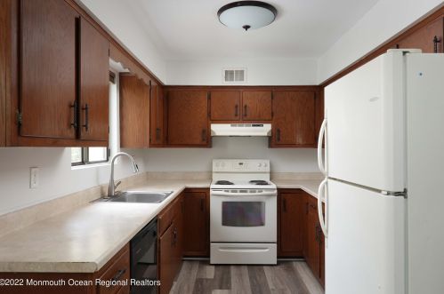 258 Clubhouse Dr, Middletown NJ 07748-1340 exterior