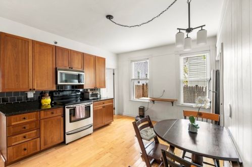 128 Chestnut St, Brookline, MA 02445-7538