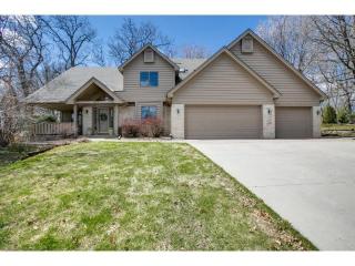 4829 Four Seasons Dr, Saint Paul, MN 55122-3325