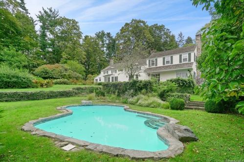 14 Middle Patent Rd, Armonk NY  10504-2802 exterior