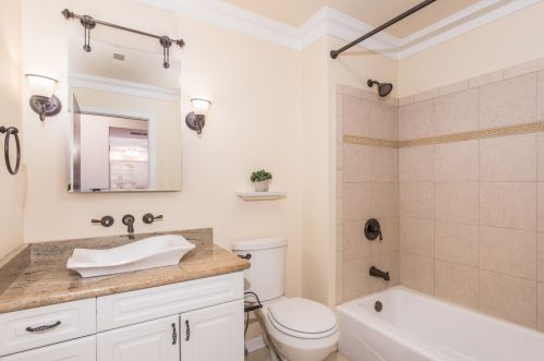 4558 Maria Ct, Chicago IL 60656-4255 exterior