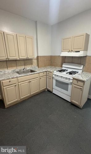 2513 Bouvier St, Philadelphia PA 19132-3816 exterior