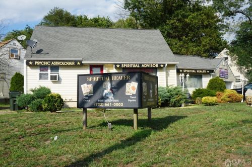 1610 Oak Tree Rd, Iselin NJ 08830-1540 exterior