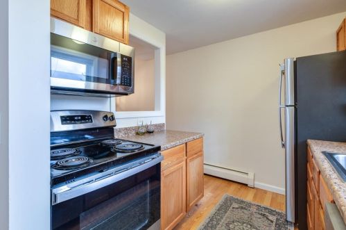 49 Bluffs Dr, Concord NH  03303-1579 exterior