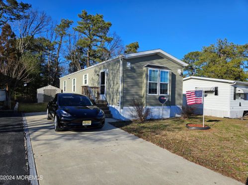 50 Fox St, Lakehurst, NJ 08759-3612