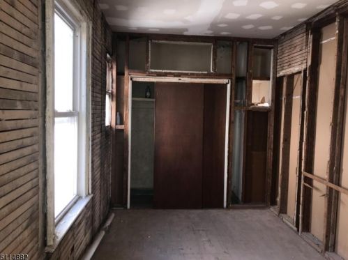 194 Wainwright St, Newark NJ 07112-1226 exterior