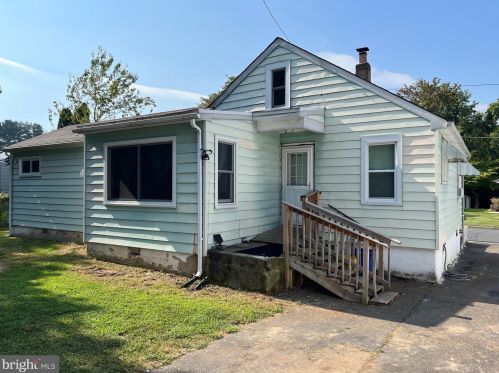 24 Poland St, Trenton, NJ 08638-2328