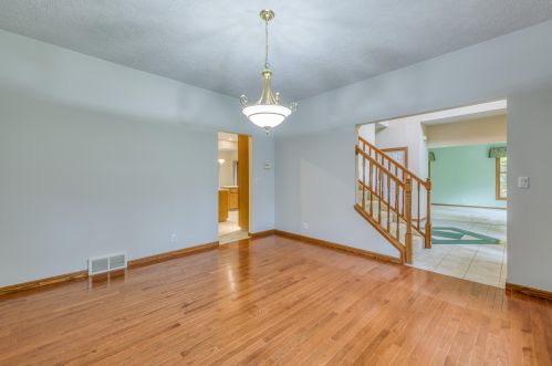 27526 Rolling Pines Ct, Lawton MI 49065-8601 exterior