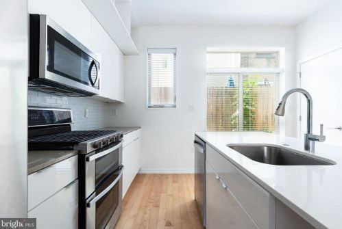 936 Leithgow St, Philadelphia PA 19123-1440 exterior