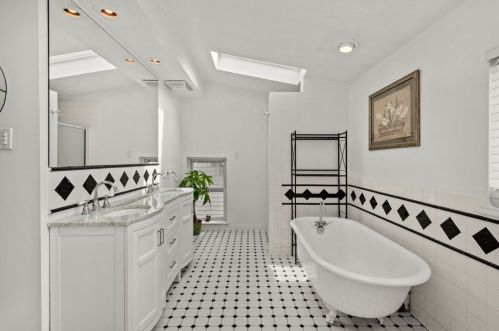 2408 Patterson St, Pittsburgh PA 15203-2723 exterior