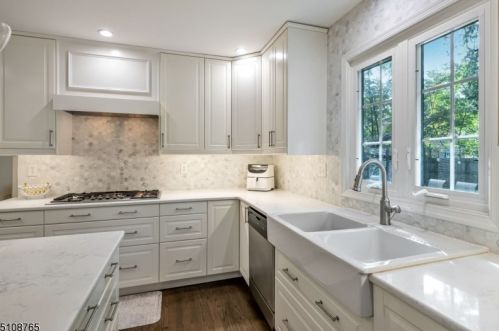 162 Bee Mdw Pkwy, Whippany NJ exterior