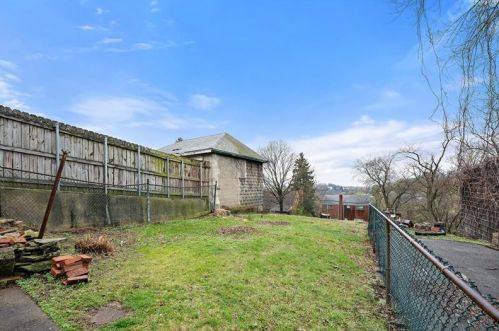 207 Perryview Ave, Pittsburgh PA 15214-1528 exterior