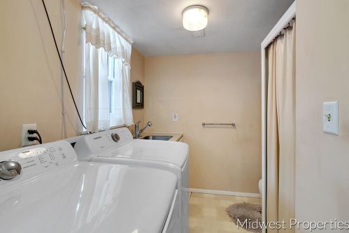 1700 Rodney Cir, Grand Rapids MI 49505-4439 exterior