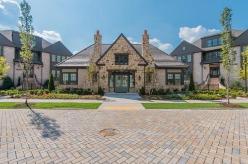 6559 Beacon Dr, Atlanta GA 30328 exterior