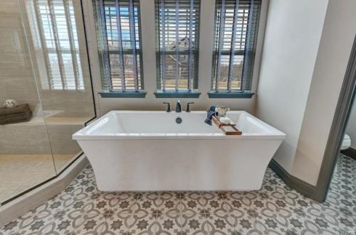 1305 Fawnvalley Dr, Saint Louis MO 63131-4221 exterior