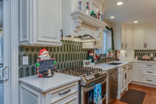 16 Shenandoah Dr, Concord NH  03301-7920 exterior