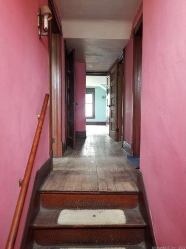 30 Franklin St, Enfield CT 06082-3608 exterior