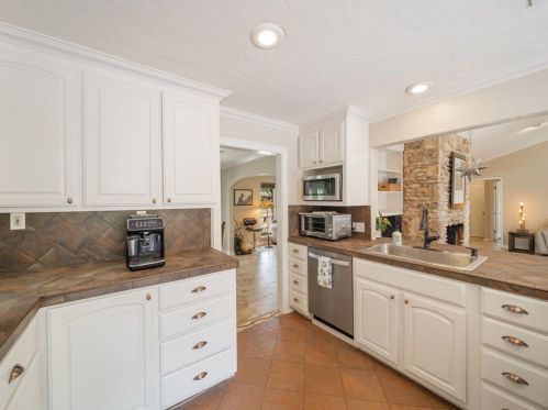 9604 Flintrock Cir, Austin TX 78737-1113 exterior