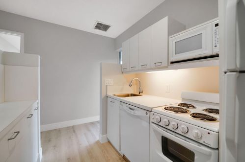 3997 5 Ave, Boca Raton FL 33432-6073 exterior