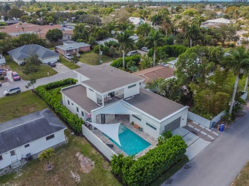 1249 Rordon Ave, Naples FL 34103-4518 exterior