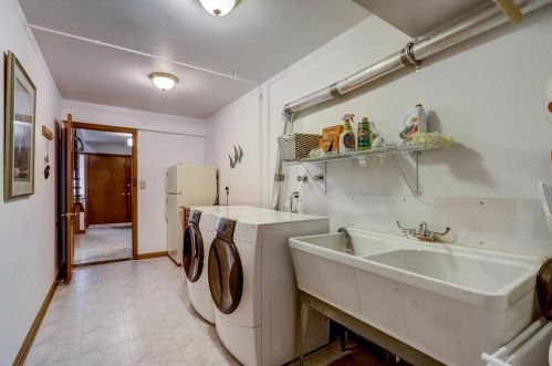 6621 Wisconsin Ave, Milwaukee WI 53213-3914 exterior