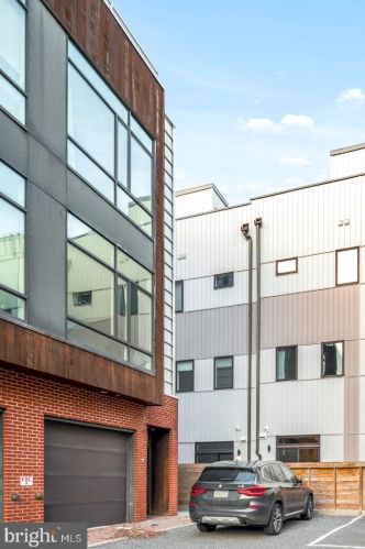 333 Green St, Philadelphia PA 19123-2969 exterior