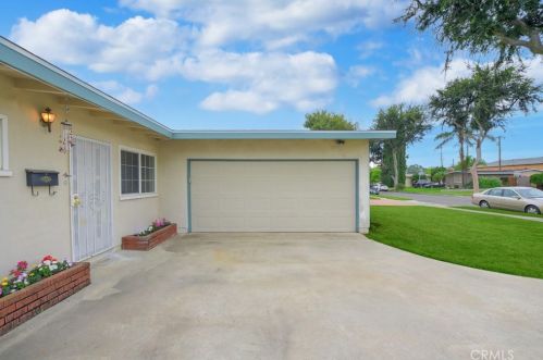 2106 Carol Dr, Fullerton CA 92833-3010 exterior