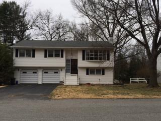 18 Bellmore Dr, Poughkeepsie NY  12603-4602 exterior