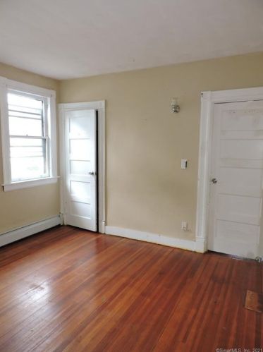 193 Bassett St, New Britain CT 06051-3421 exterior