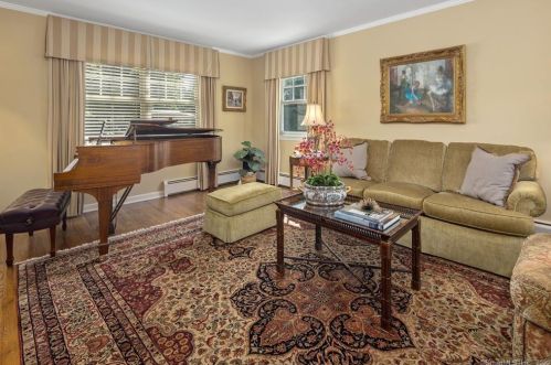 140 Long Lots Rd, Westport CT 06880-3826 exterior