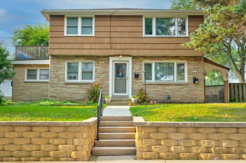 5011 Ohio Ave, Milwaukee, WI 53219-4542