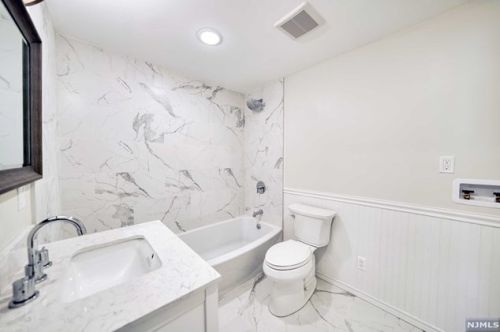 161 Adams Ave, River Edge NJ 07661-1437 exterior