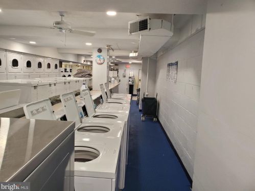 10201 Grosvenor Pl, Rockville MD  20852-4600 exterior