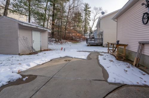 29 Pocantico Ave, Springfield MA 01109-1463 exterior