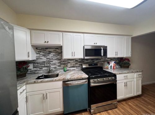 11 Aspen Rd, Middletown, NY 10940-6807