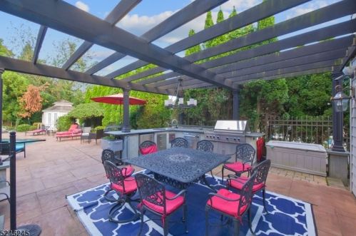 90 Spg Gdn Ave, Nutley NJ 07110-1507 exterior