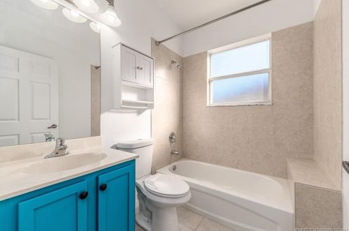 1131 Haleyberry Ave, Fort Pierce FL 34953-6832 exterior